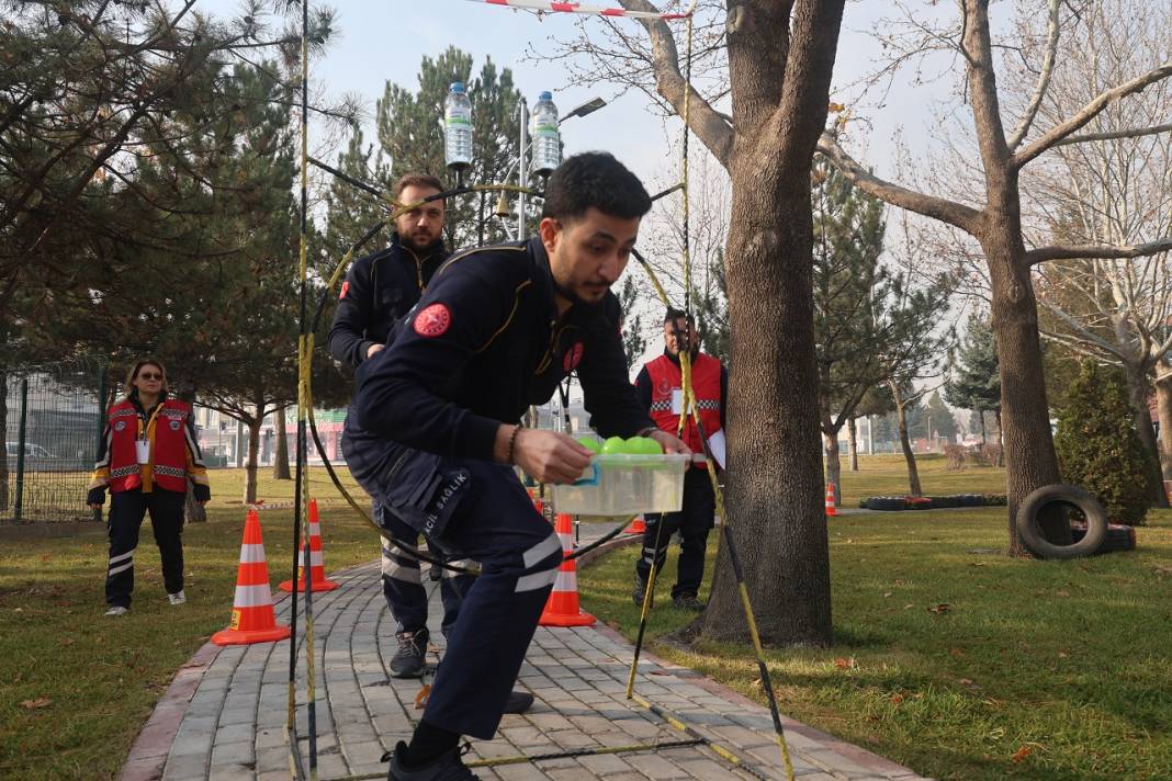 Yerde acıyla kıvranak yatan insanlar, kopan feryatlar! Konya'da görenler gerçek sandı! 8